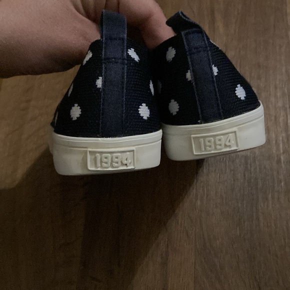 4/$19 🎆 Freedom sale!! Old Navy Knit Navy and White Shoes - Picture 13 of 13